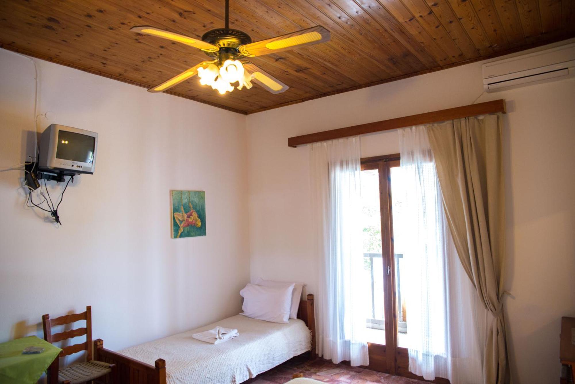 Olga Studios Áfissos Habitación foto